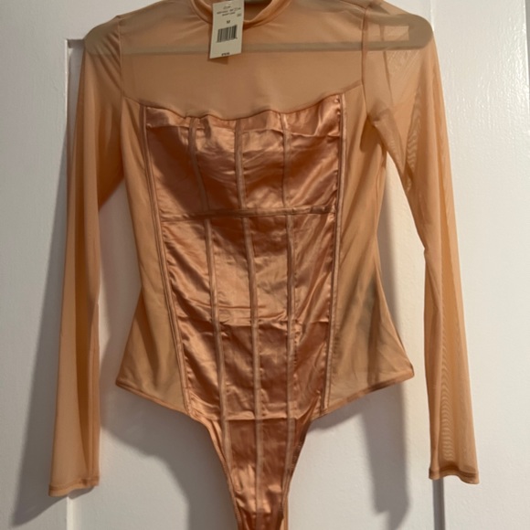 Guess bodysuit size M blush pink satin front mesh - Picture 3 of 9